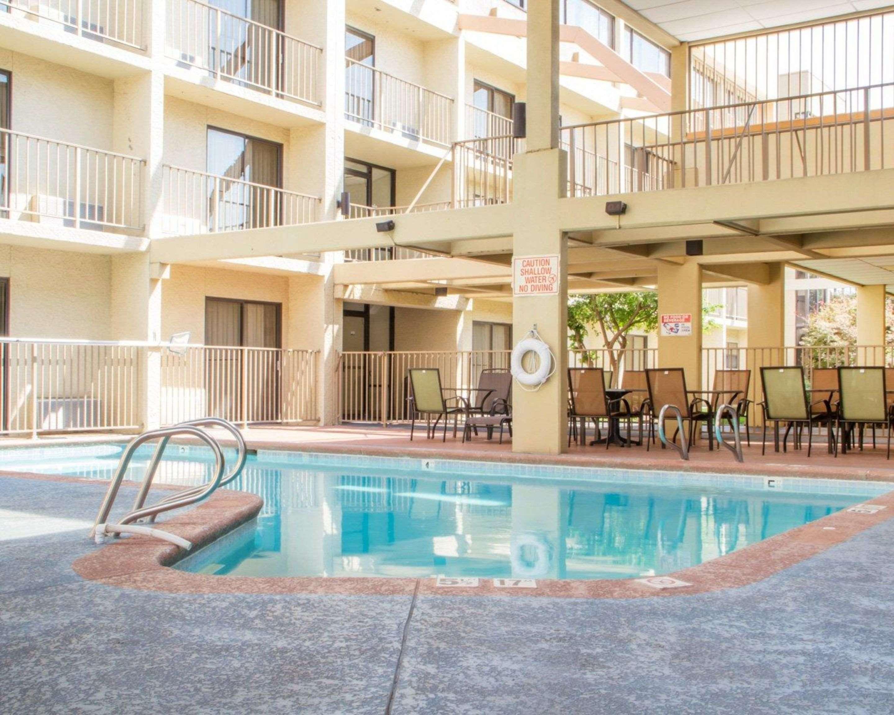 Econo Lodge Broken Arrow-Tulsa エクステリア 写真