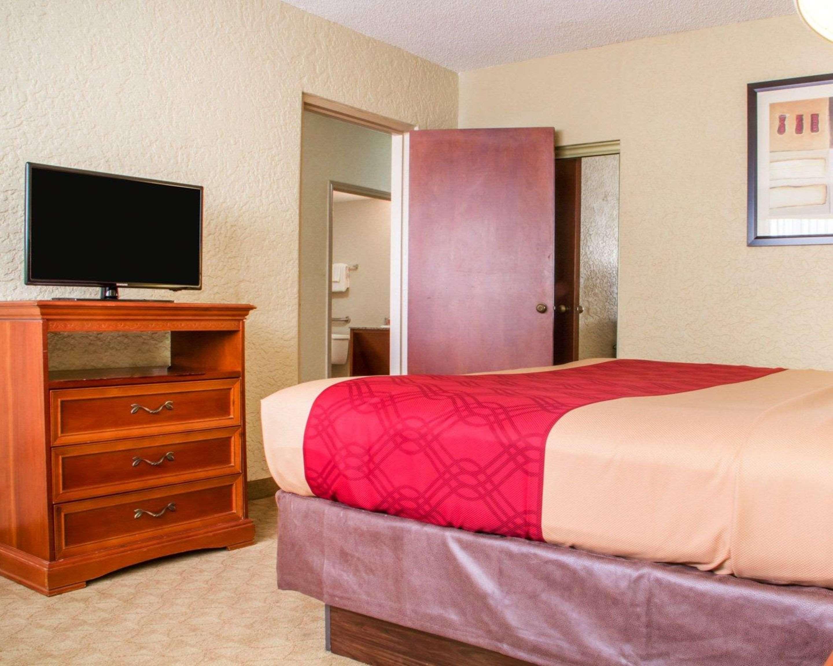 Econo Lodge Broken Arrow-Tulsa エクステリア 写真